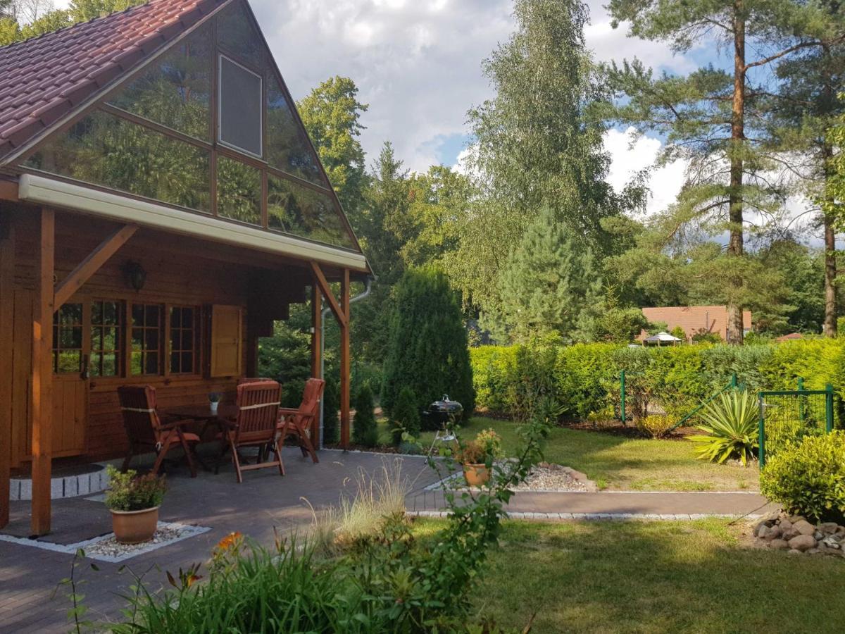 Blockhaus Canow Mit Fahrraedern Exteriér fotografie