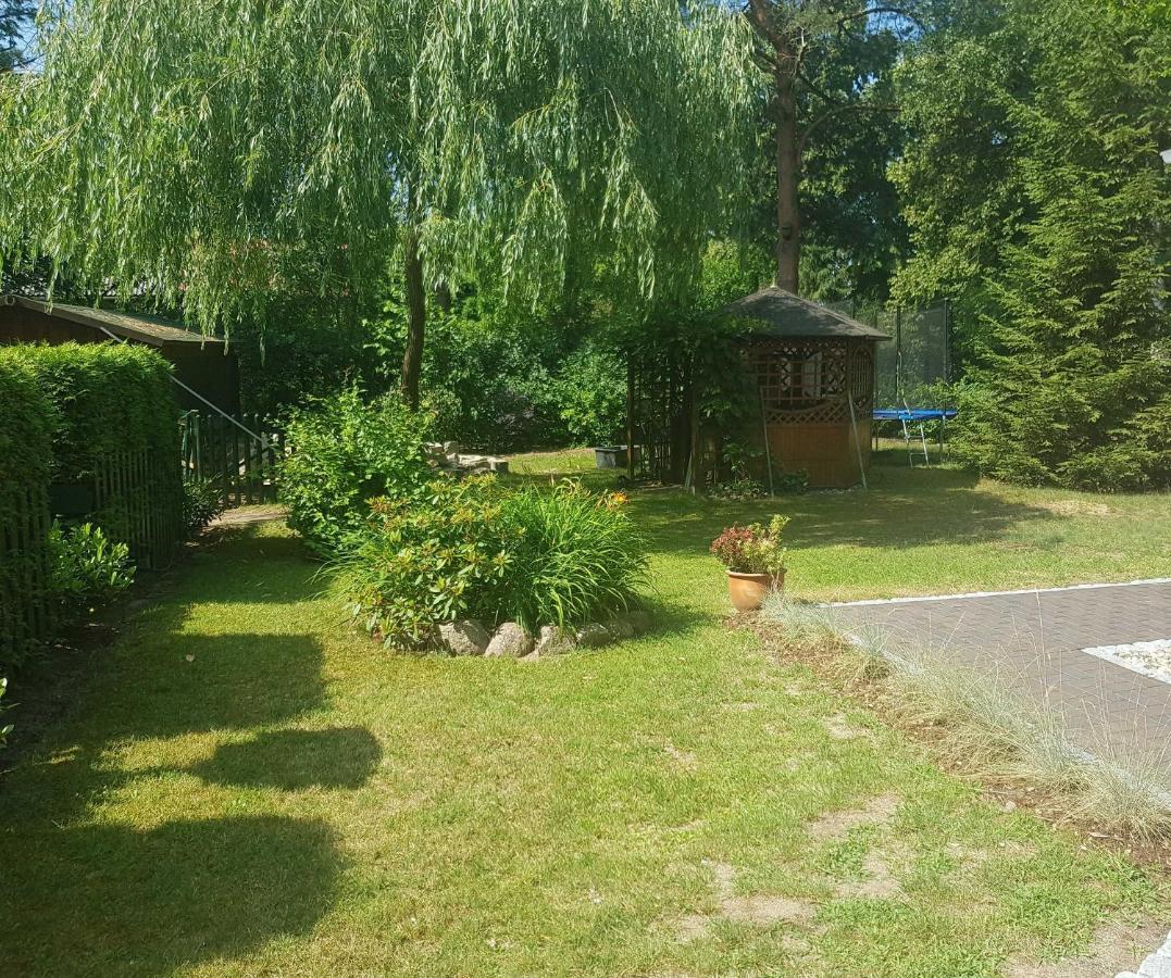 Blockhaus Canow Mit Fahrraedern Exteriér fotografie